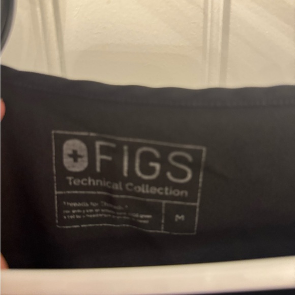 FIGS Black V-Neck Short Sleeve Scrub Top - Picture 3 of 3